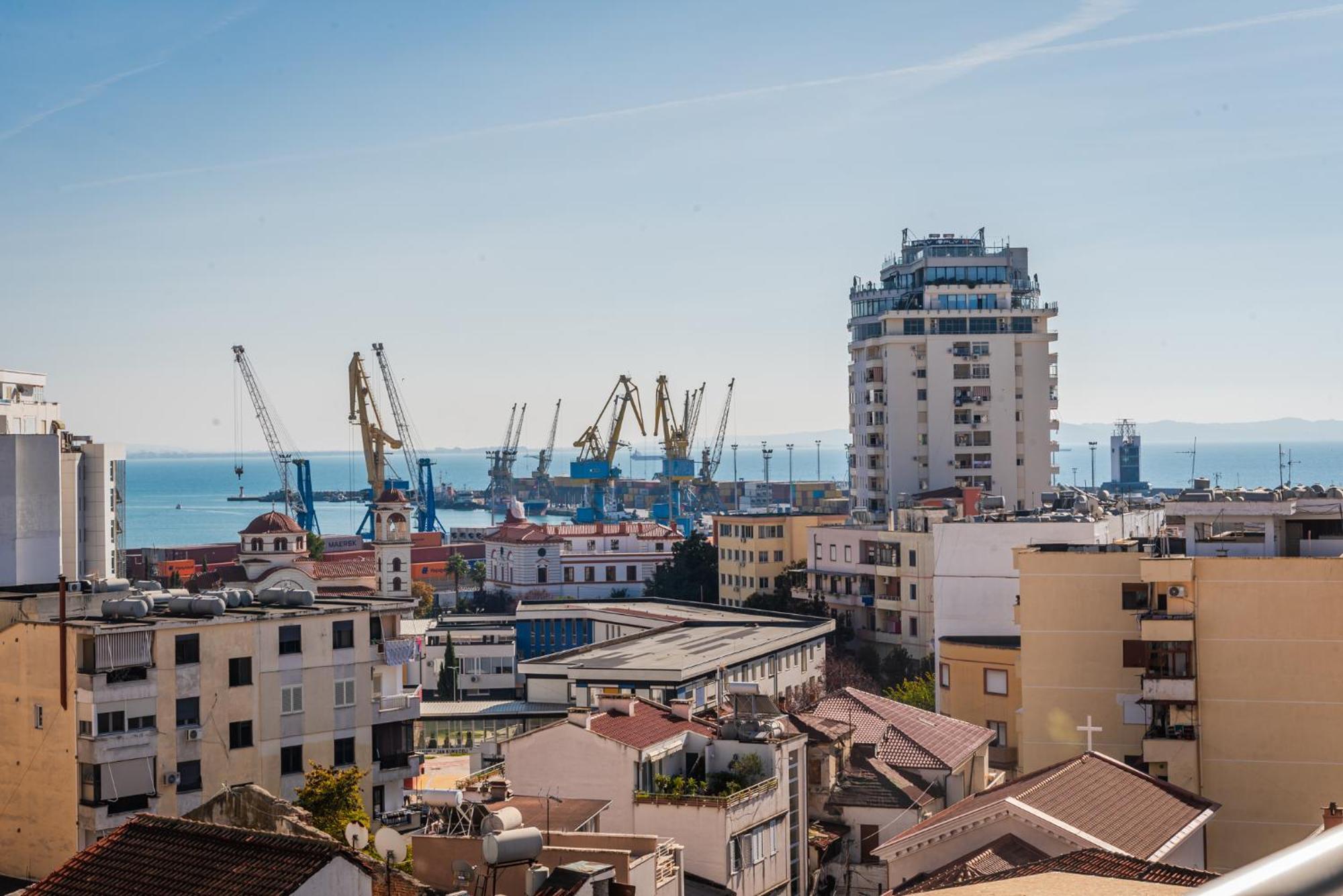 Main Square Apartment Durres Bagian luar foto